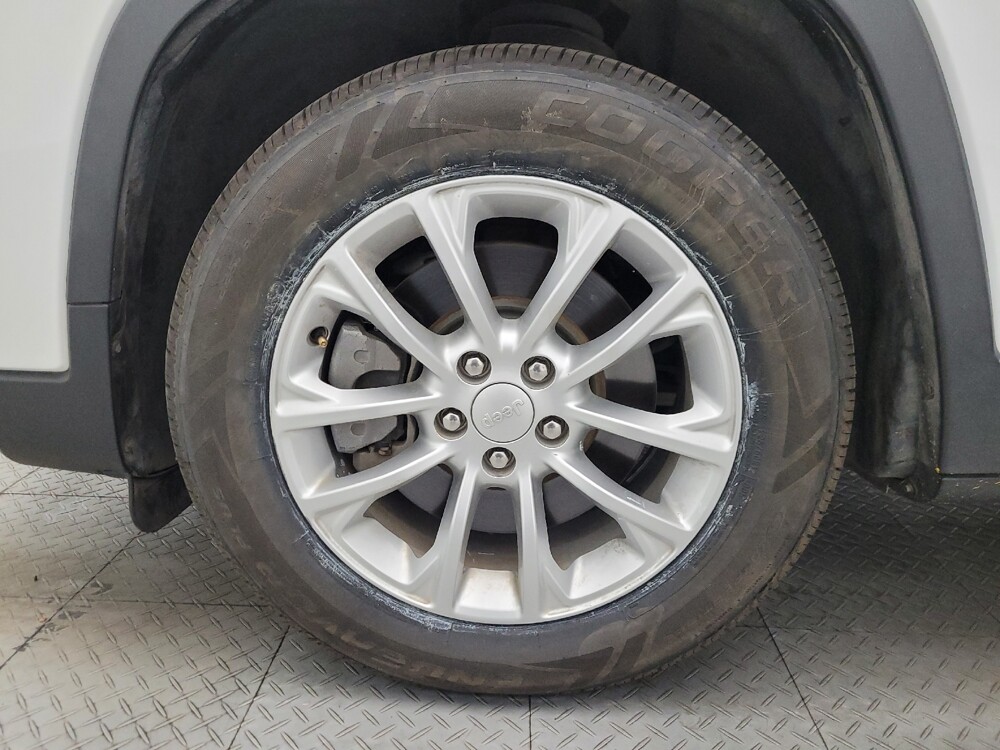 2019 Jeep Cherokee in Chandler, AZ 85225 - 18127503 31