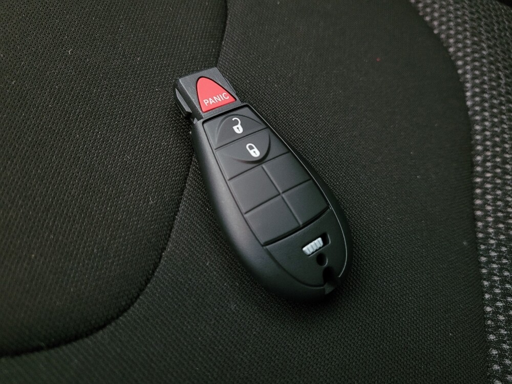 2019 Jeep Cherokee in Chandler, AZ 85225 - 18127503 32