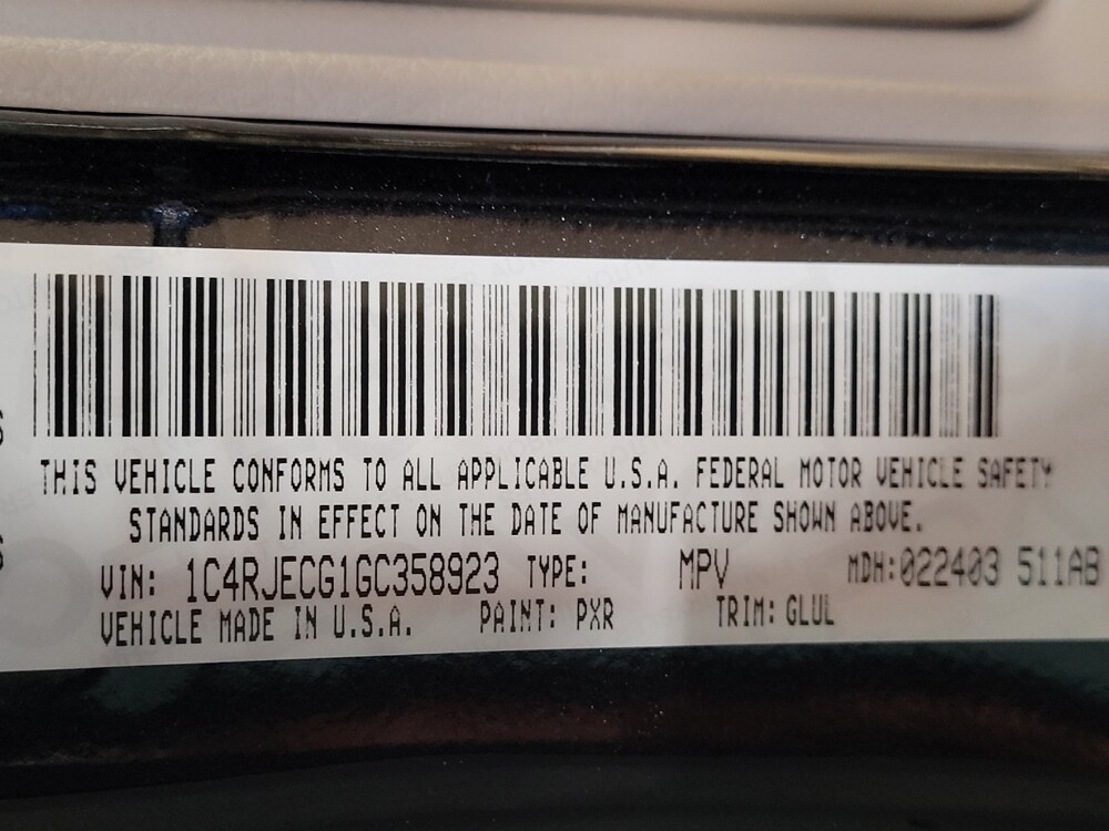 2016 Jeep Grand Cherokee in Hialeah, FL 33014 - 18127569 33