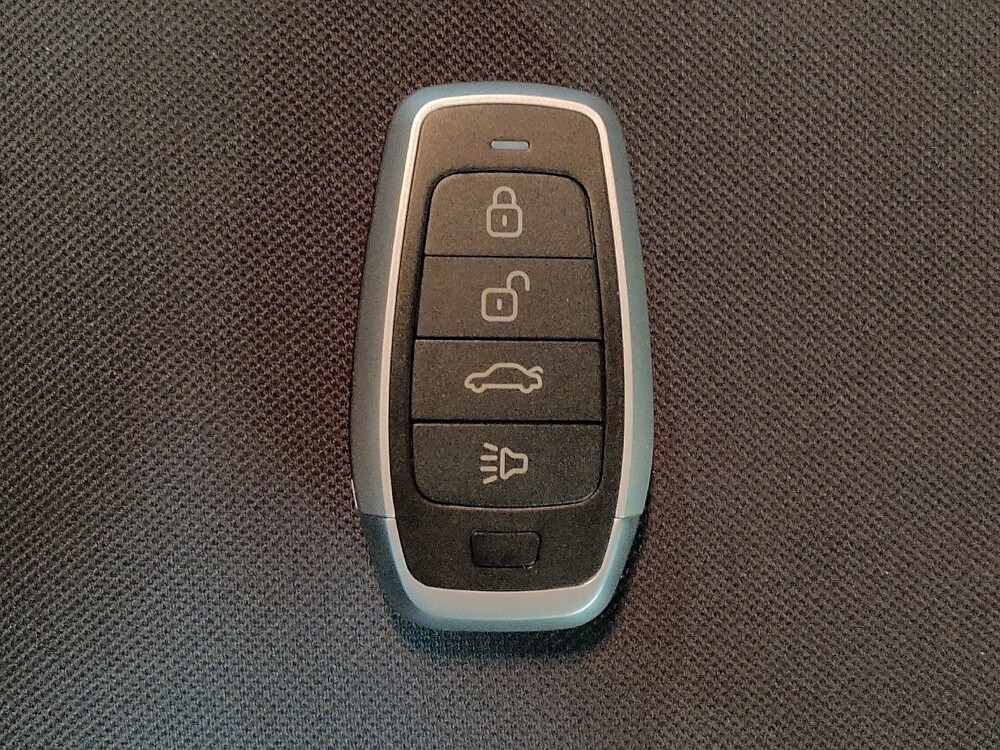 2020 Nissan Versa in Savannah, GA 31419 - 18127570 32