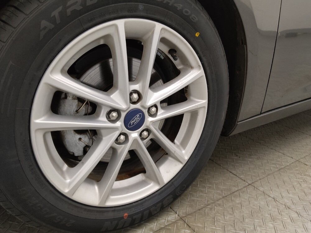 2018 Ford Focus in Jacksonville, FL 32210 - 18127594 31