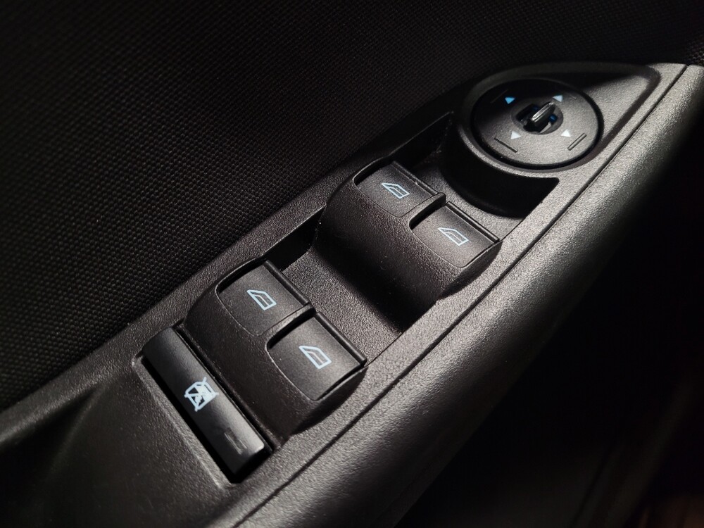 2018 Ford Focus in Jacksonville, FL 32210 - 18127594 27