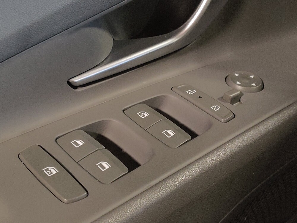 2025 Hyundai Elantra in Savannah, GA 31419 - 18127608 27