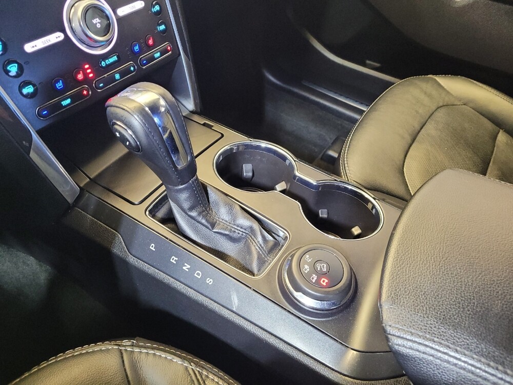 2018 Ford Explorer in Louisville, KY 40258 - 18127676 26