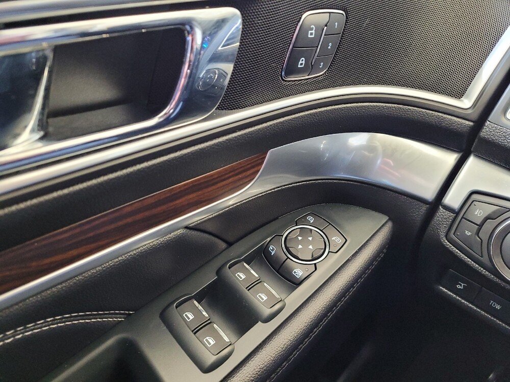 2018 Ford Explorer in Louisville, KY 40258 - 18127676 27