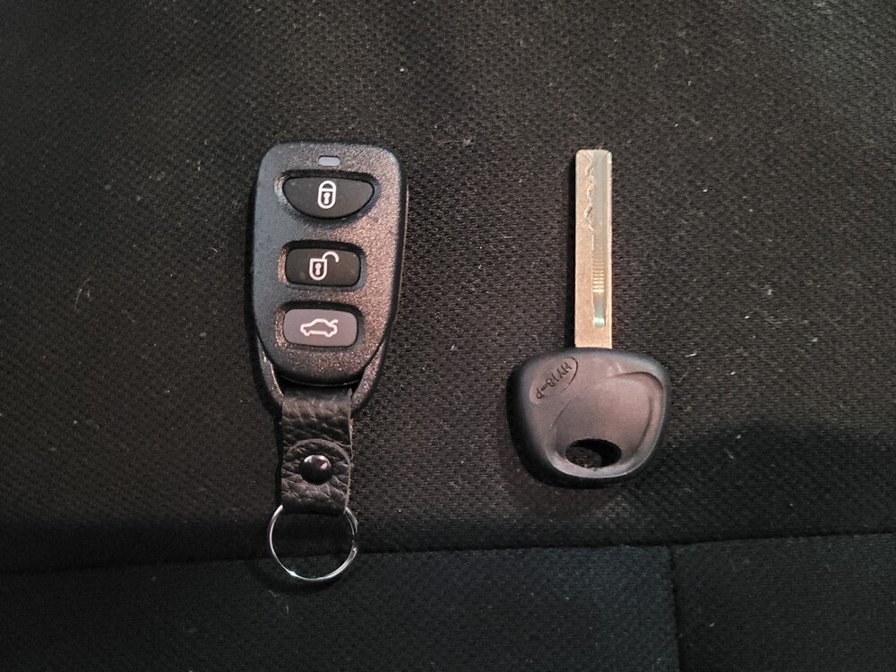 2016 Hyundai Veloster in Chesapeake, VA 23320 - 18127716 32