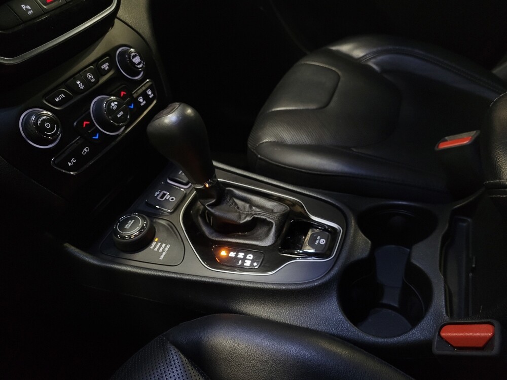 2019 Jeep Cherokee in Williamstown, NJ 8094 - 18127720 26