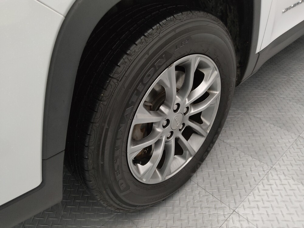 2019 Jeep Cherokee in Topeka, KS 66611 - 18127738 31