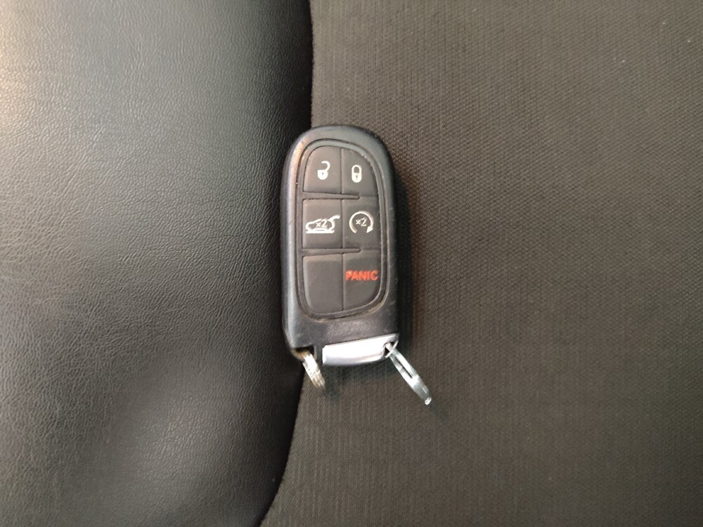 2019 Jeep Cherokee in Topeka, KS 66611 - 18127738 32