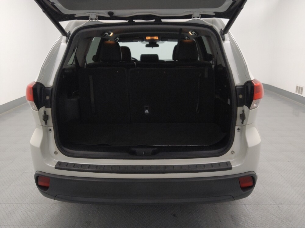 2019 Toyota Highlander in Topeka, KS 66611 - 18127741 29