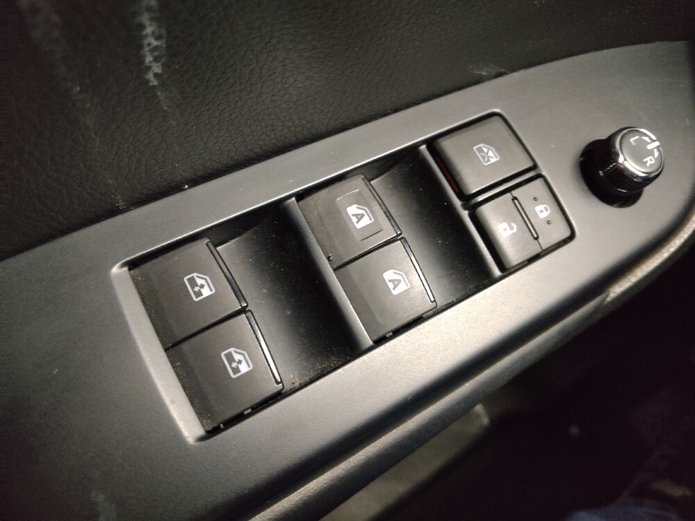 2019 Toyota Highlander in Topeka, KS 66611 - 18127741 27