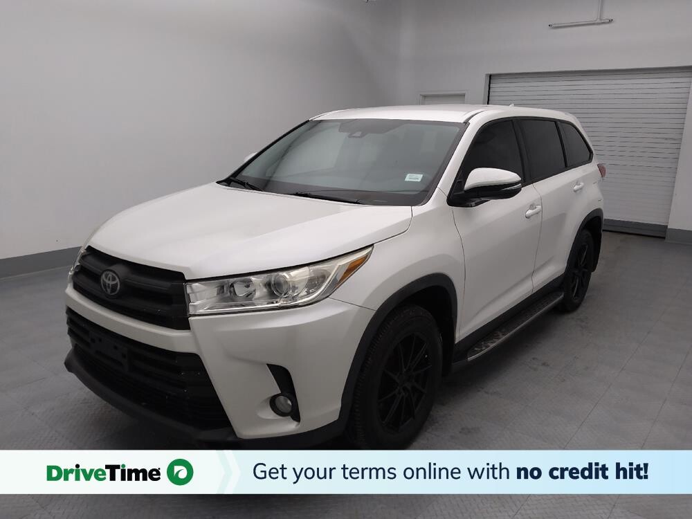 2019 Toyota Highlander in Topeka, KS 66611 - 18127741