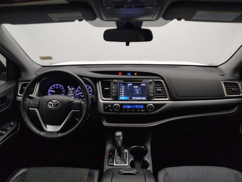 2019 Toyota Highlander in Topeka, KS 66611 - 18127741 22