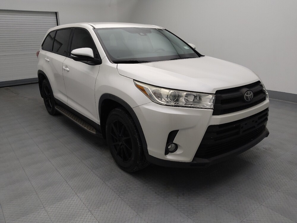 2019 Toyota Highlander in Topeka, KS 66611 - 18127741 13