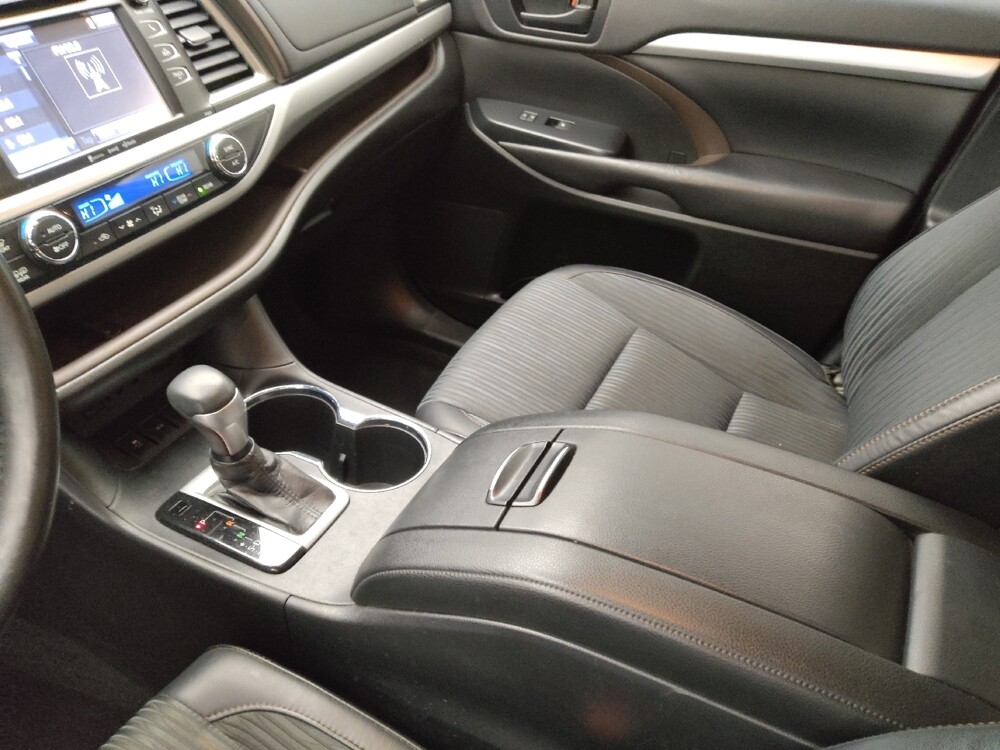 2019 Toyota Highlander in Topeka, KS 66611 - 18127741 26
