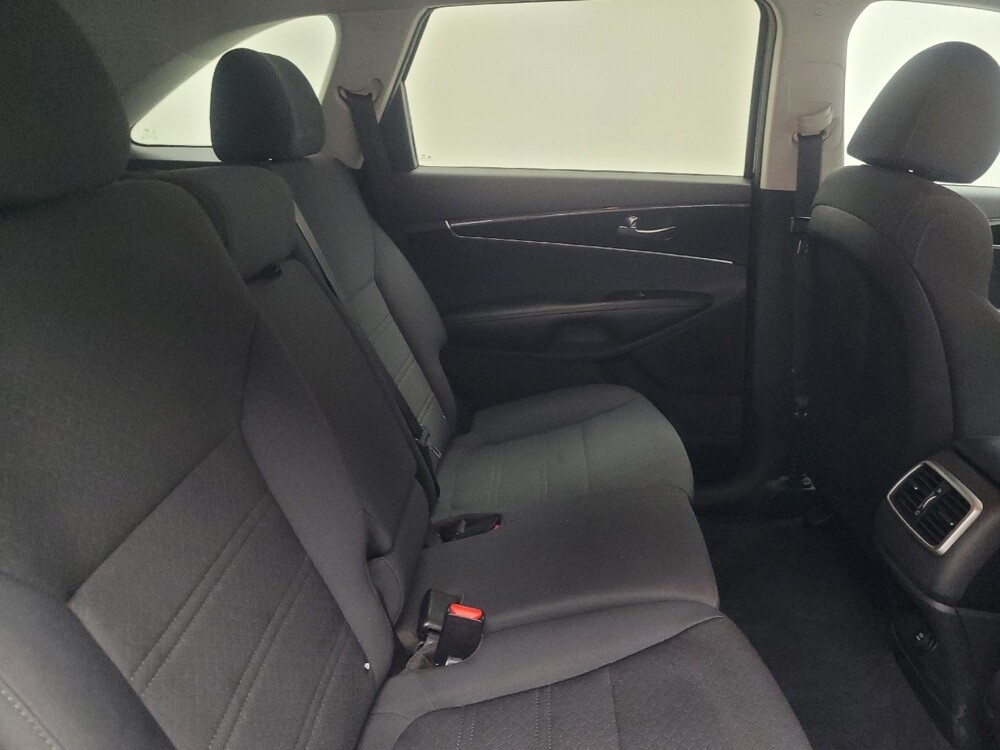 2020 Kia Sorento in Indianapolis, IN 46222 - 18127752 19