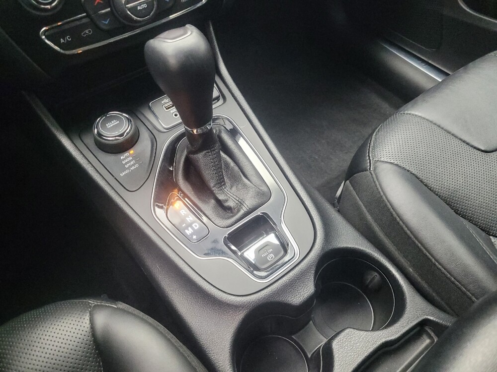 2020 Jeep Cherokee in Indianapolis, IN 46222 - 18127755 26