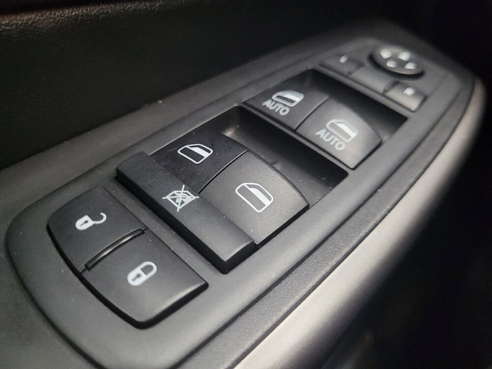 2020 Jeep Cherokee in Indianapolis, IN 46222 - 18127755 27