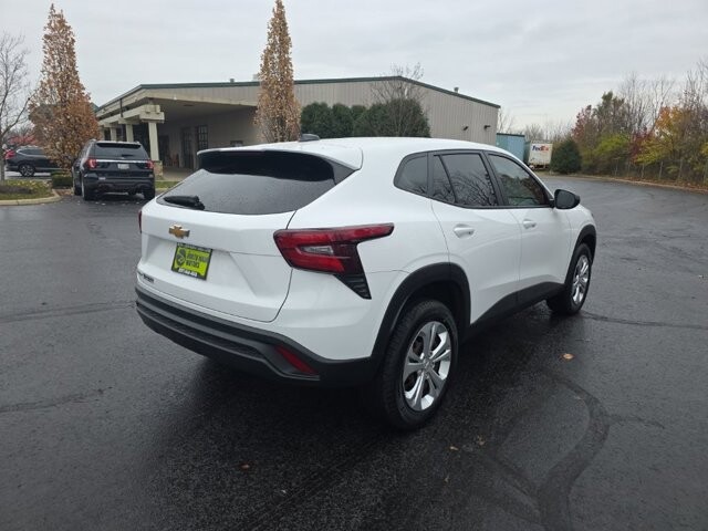 2024 Chevrolet Trax in Marysville, OH 43040 - 18127790 8