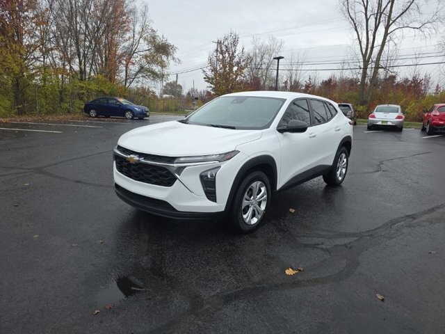 2024 Chevrolet Trax in Marysville, OH 43040 - 18127790 3