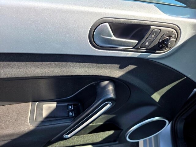 2014 Volkswagen Beetle in Marysville, OH 43040 - 18127794 12