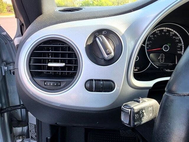 2014 Volkswagen Beetle in Marysville, OH 43040 - 18127794 15