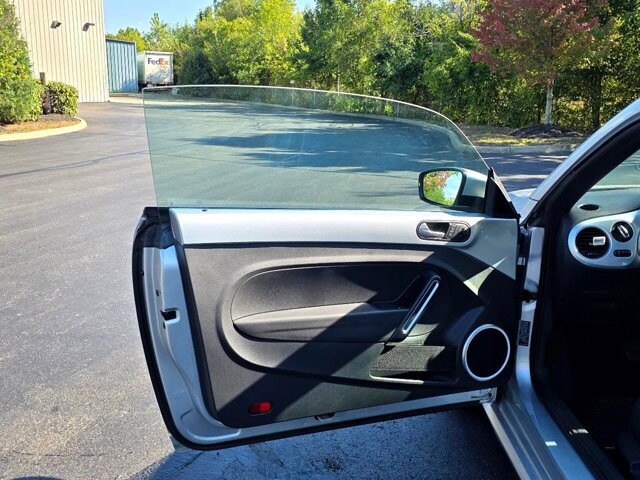 2014 Volkswagen Beetle in Marysville, OH 43040 - 18127794 11