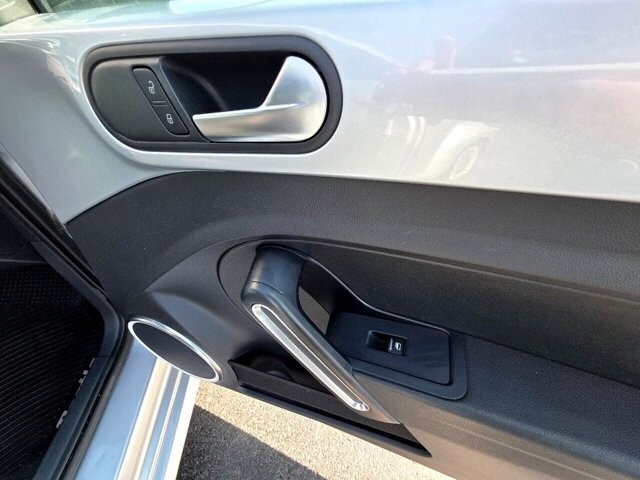 2014 Volkswagen Beetle in Marysville, OH 43040 - 18127794 31