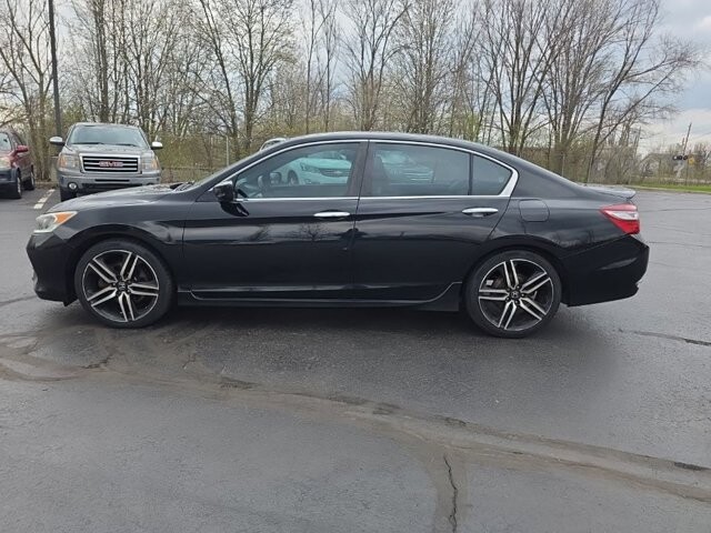 2017 Honda Accord in Marysville, OH 43040 - 18127796 4