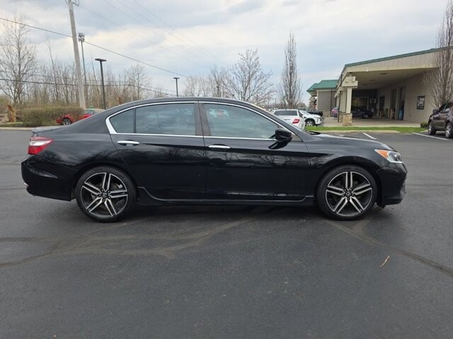 2017 Honda Accord in Marysville, OH 43040 - 18127796 10