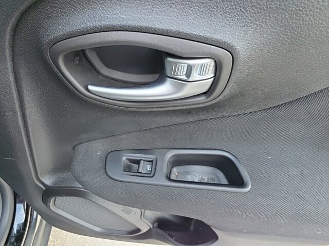 2019 Jeep Renegade in Marysville, OH 43040 - 18127802 38