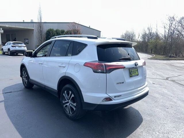 2017 Toyota RAV4 in Marysville, OH 43040 - 18127803 5