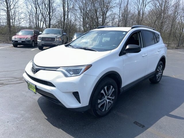 2017 Toyota RAV4 in Marysville, OH 43040 - 18127803 3