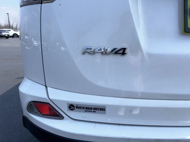 2017 Toyota RAV4 in Marysville, OH 43040 - 18127803 7