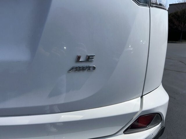 2017 Toyota RAV4 in Marysville, OH 43040 - 18127803 8