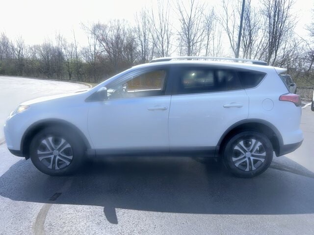 2017 Toyota RAV4 in Marysville, OH 43040 - 18127803 4