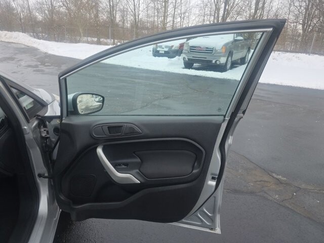2013 Ford Fiesta in Marysville, OH 43040 - 18127806 32