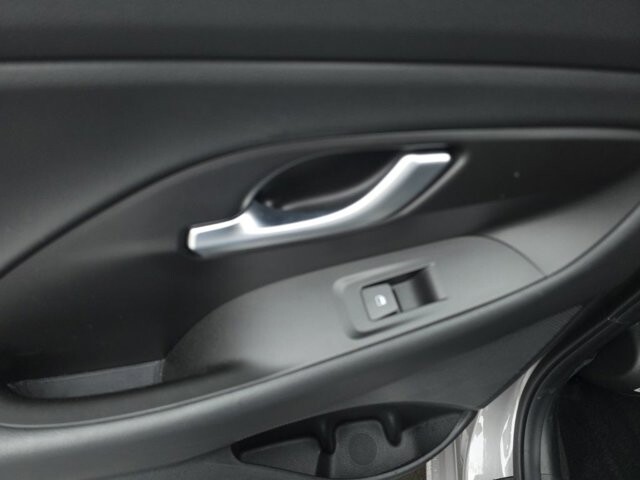 2020 Hyundai Elantra in Marysville, OH 43040 - 18127809 30