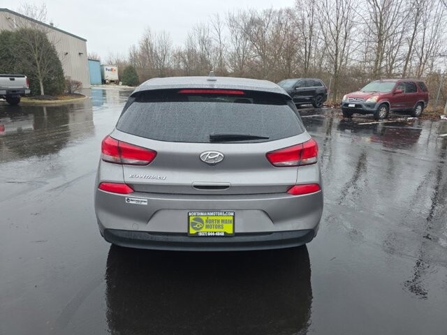 2020 Hyundai Elantra in Marysville, OH 43040 - 18127809 6