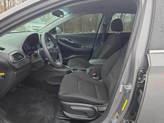 2020 Hyundai Elantra in Marysville, OH 43040 - 18127809 14