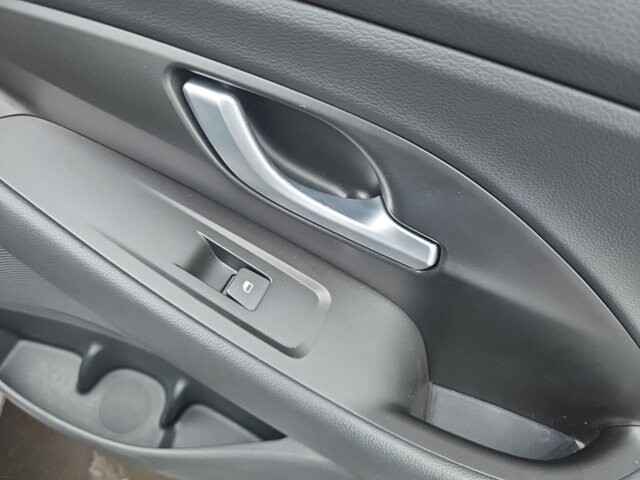 2020 Hyundai Elantra in Marysville, OH 43040 - 18127809 38