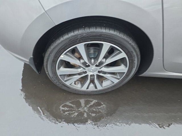 2020 Hyundai Elantra in Marysville, OH 43040 - 18127809 10