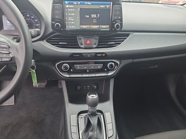 2020 Hyundai Elantra in Marysville, OH 43040 - 18127809 27