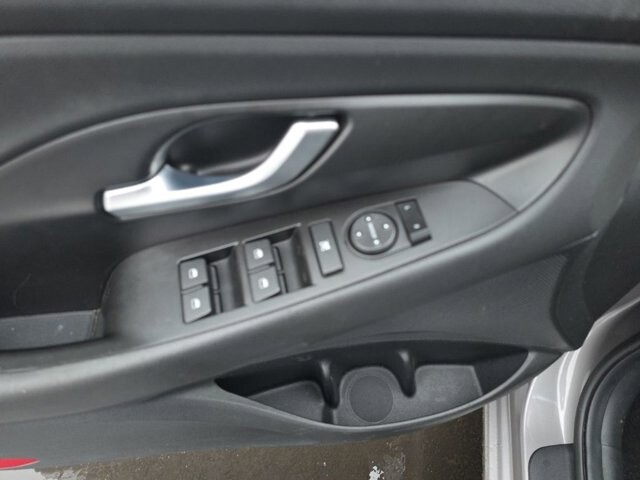 2020 Hyundai Elantra in Marysville, OH 43040 - 18127809 13