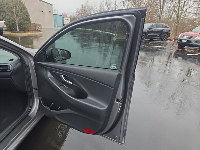 2020 Hyundai Elantra in Marysville, OH 43040 - 18127809 37