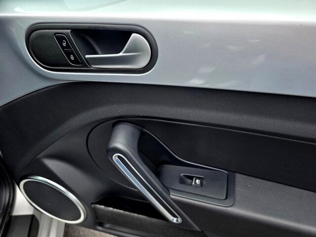 2013 Volkswagen Beetle in Marysville, OH 43040 - 18127810 30