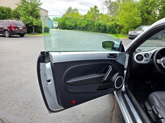 2013 Volkswagen Beetle in Marysville, OH 43040 - 18127810 11