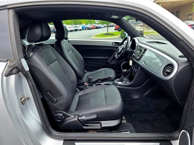 2013 Volkswagen Beetle in Marysville, OH 43040 - 18127810 32