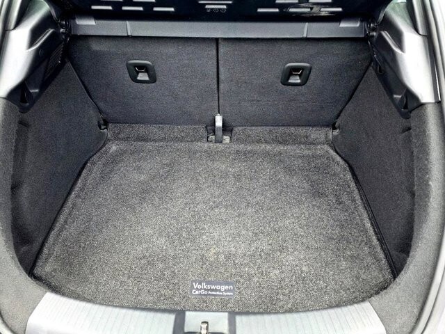 2013 Volkswagen Beetle in Marysville, OH 43040 - 18127810 27