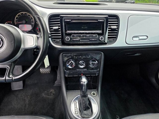 2013 Volkswagen Beetle in Marysville, OH 43040 - 18127810 23
